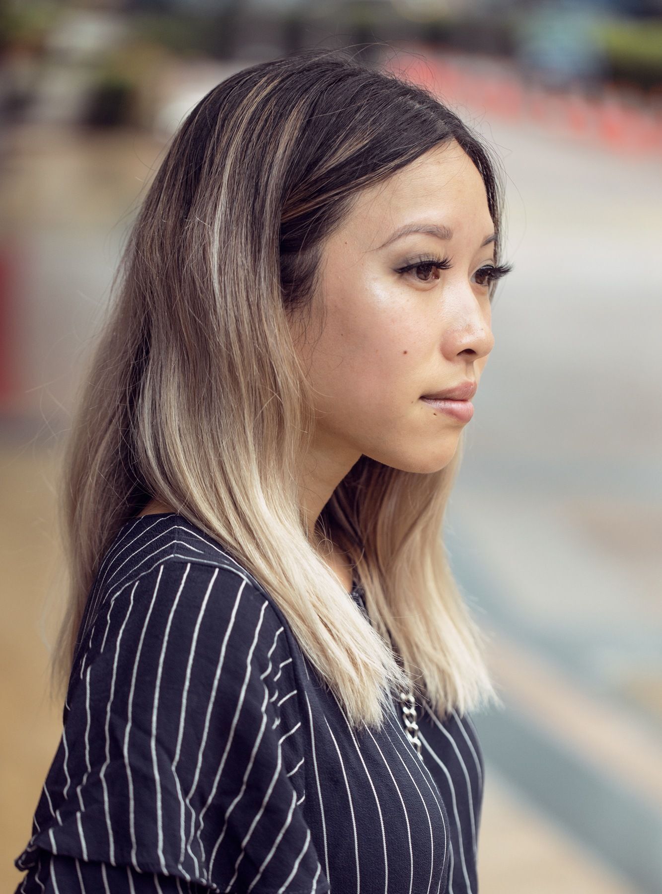 ผมบ๊อบประบ่าทำออมเบรสีบลอนด์ (Credit: Natasha Estelle)