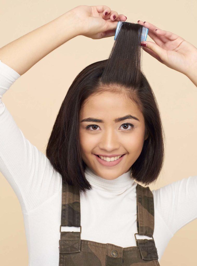 ผู้หญิงผมสั้น ผมมีวอลลุ่ม ใช้โรลม้วนผม