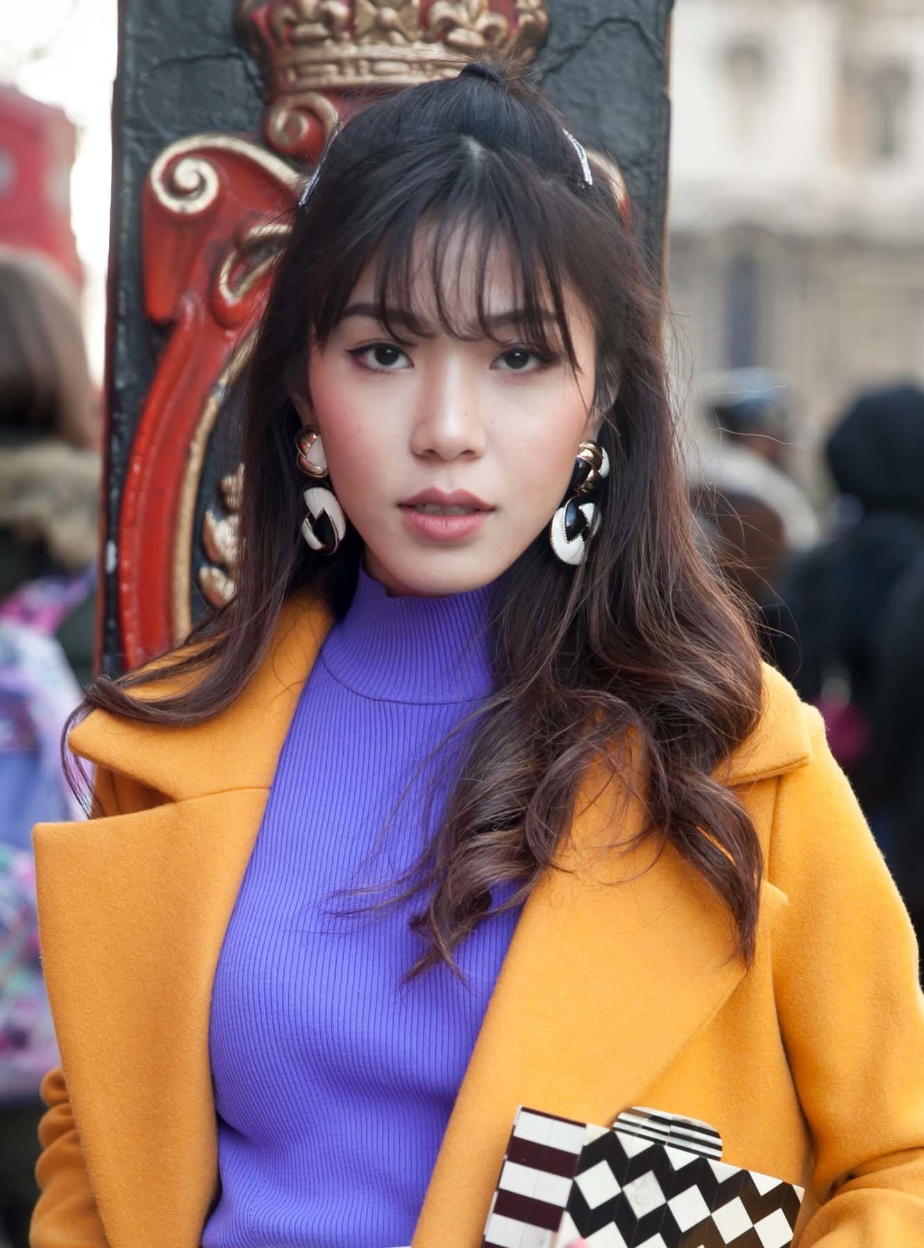 หน้าม้าดัดลอนเบาๆ (Credit: Rex by Shutterstock)