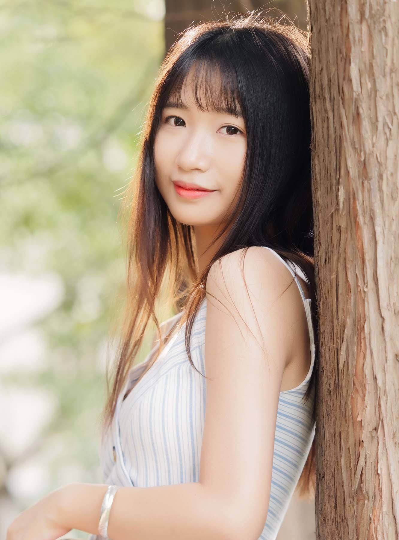 ทรงผมยาวสไลด์ไล่ระดับ กับหน้าม้าซีทรู (Credit: Rex by Shutterstock)