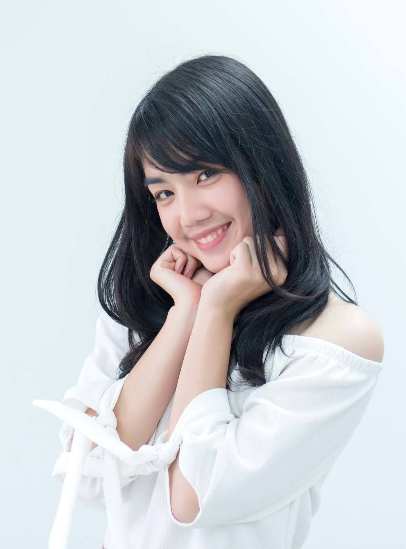 ทรงผมยาว หน้าม้าสไลด์ (Credit: Rex by Shutterstock)