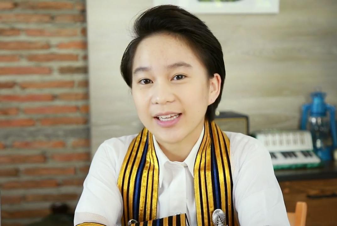 ทรงผมทอมรับปริญญา