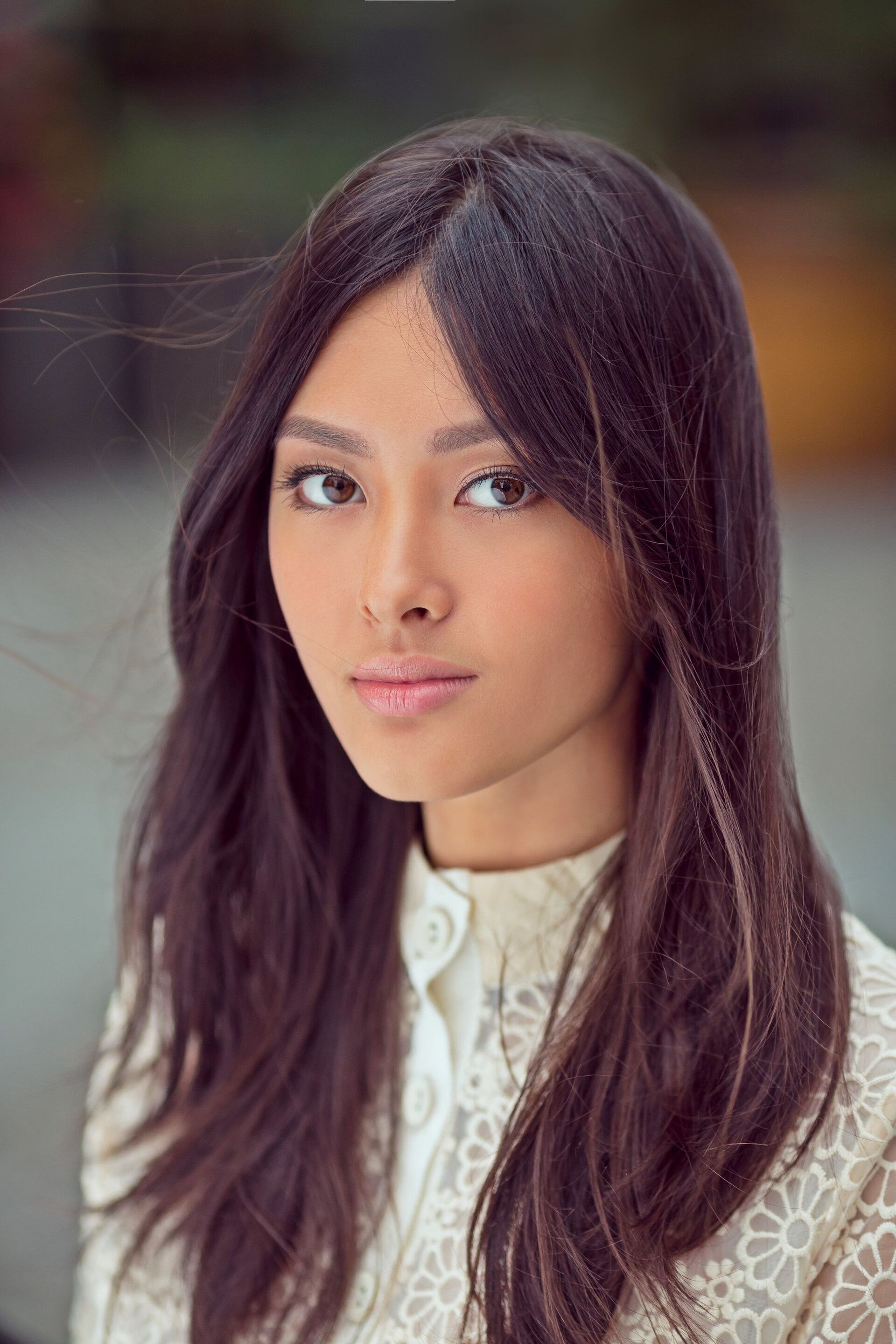 ทรงผมทรง ผมด้านหน้าตัดยาวประมาณคาง และสไลด์ปลายไล่ระดับ  (Credit: shutterstock)