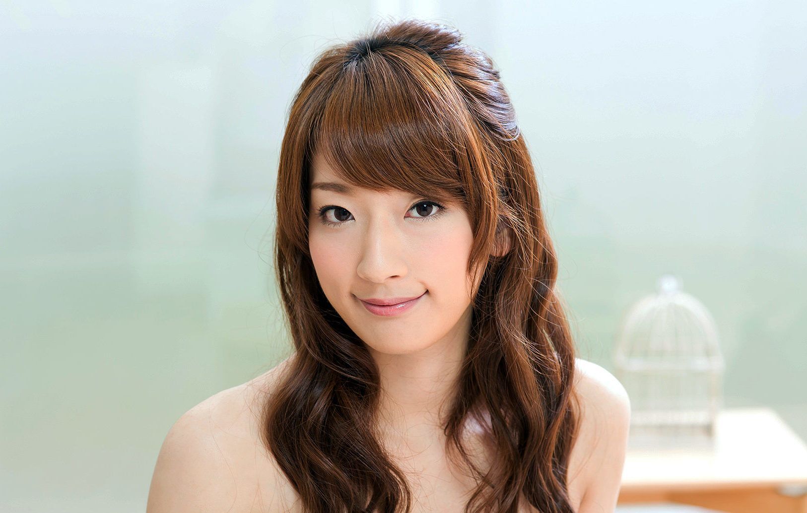 ผมหน้าม้ายาวระดับแก้ม หรือ คาง (Credit : Shutterstock)