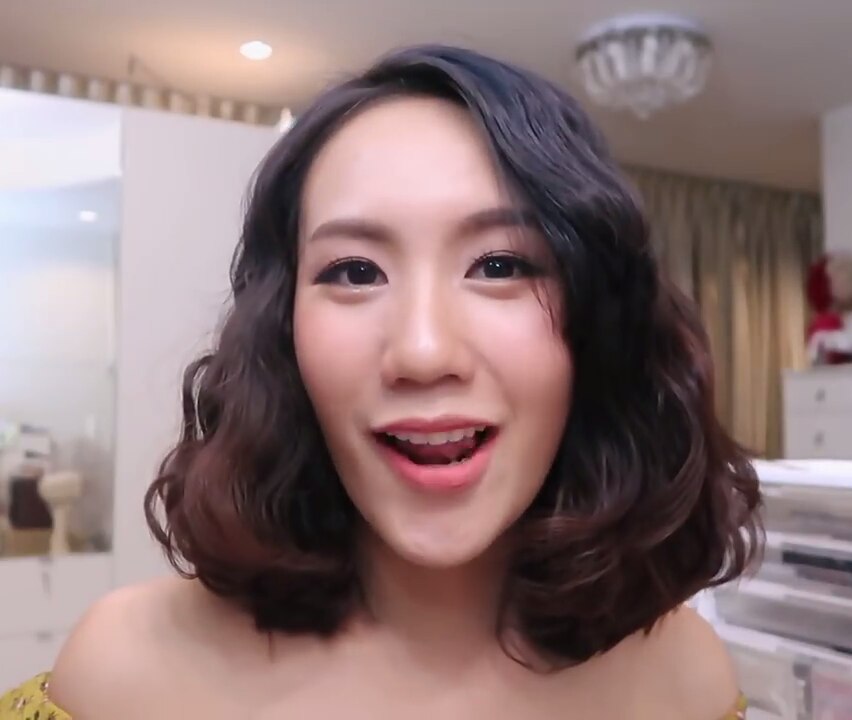 ผมบ๊อบประบ่าดัดลอนสไตล์เกาหลี (Credit: All Things Beauty Youtube)