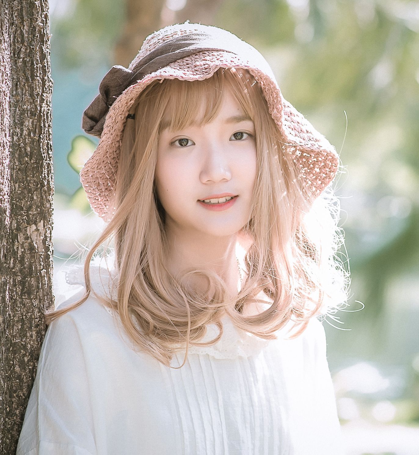 ผมบ๊อบประบ่าและหน้าม้าซีทรู (Credit: Shutterstock)