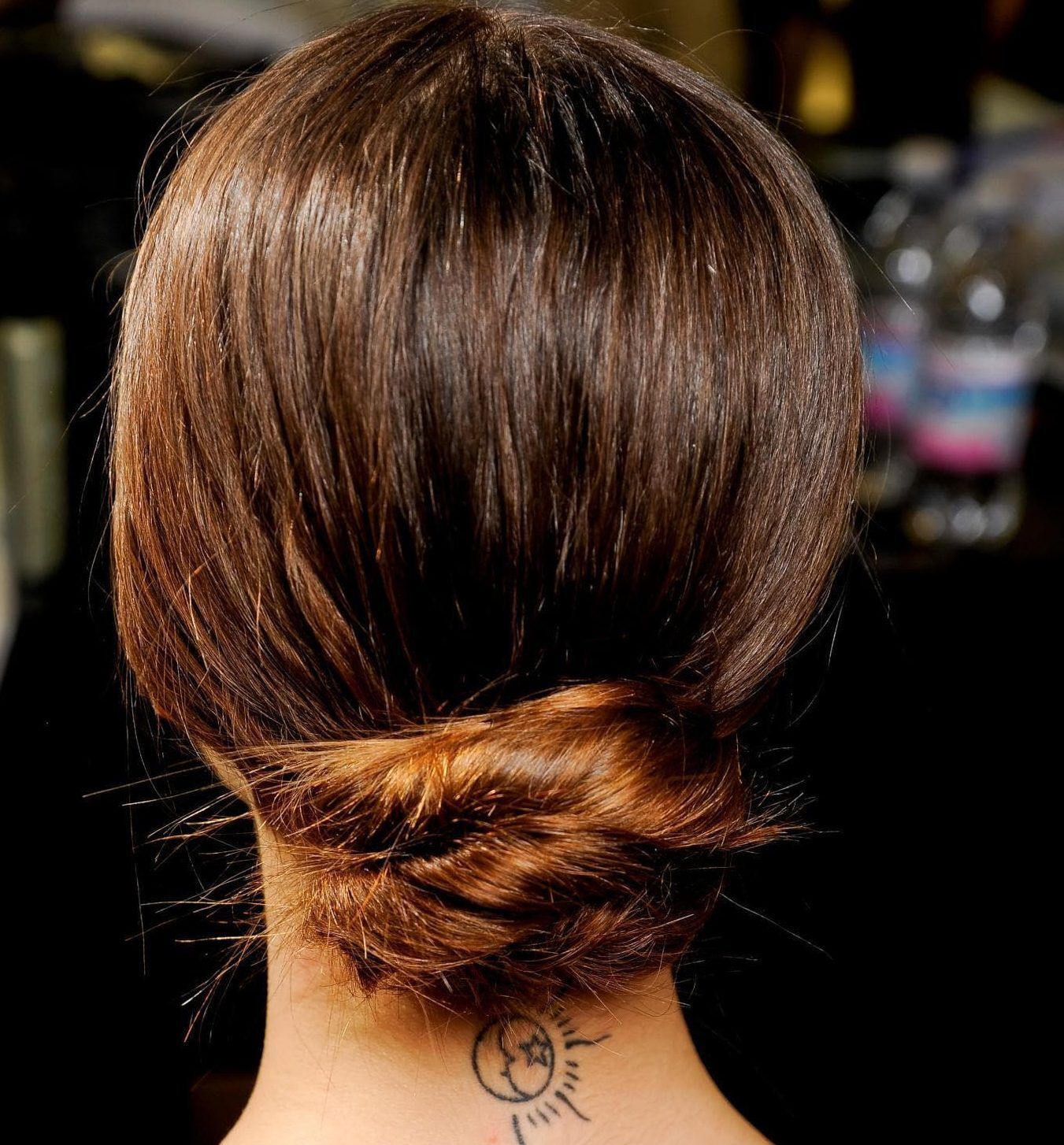 เกล้าผมต่ำแบบชิคนอน (The Low Chignon)