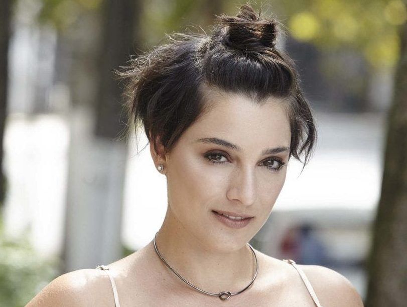 มัดผมสั้นครึ่งหัว 