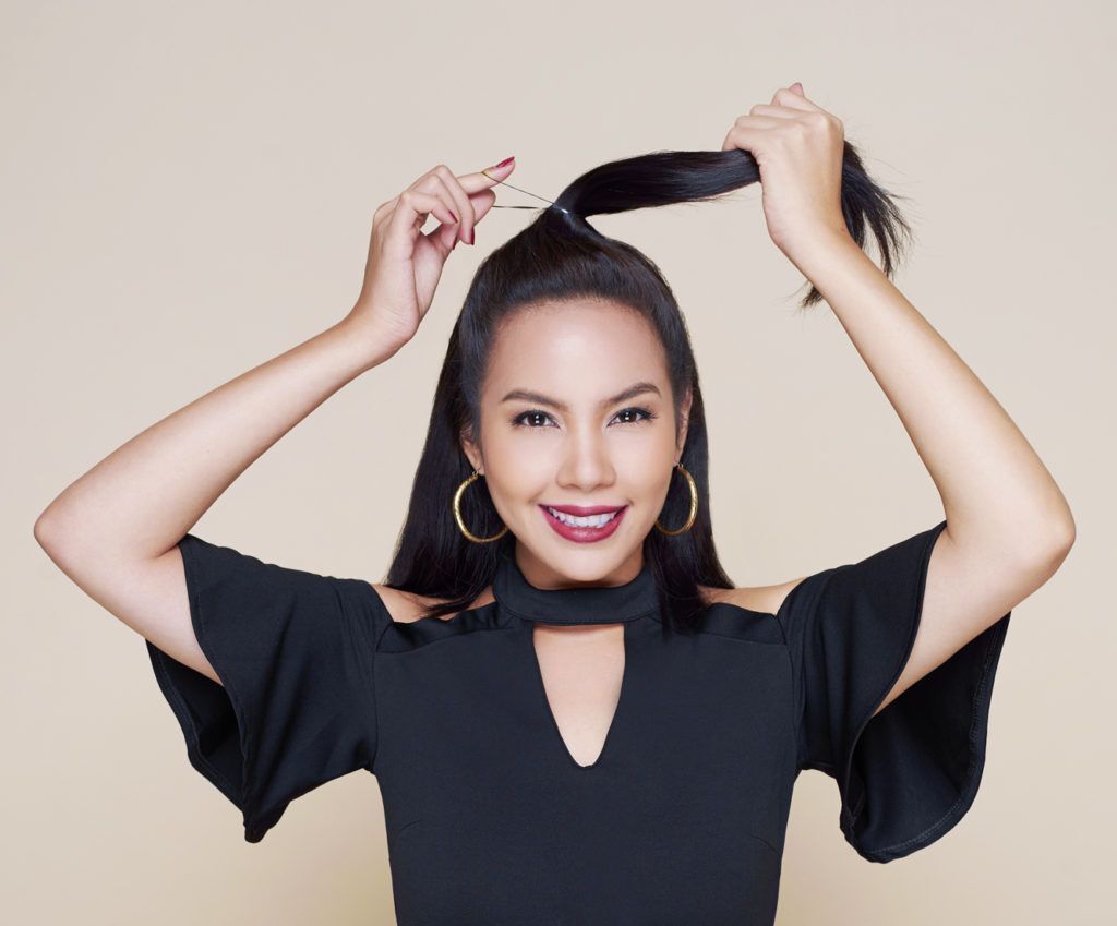 ผู้หญิง เอเชีย หันข้าง ทำทรงผม โมฮอก