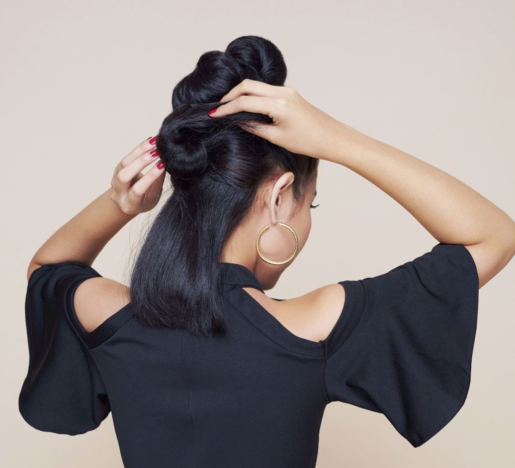 ผู้หญิง เอเชีย หันข้าง ทำทรงผม โมฮอกผู้หญิง