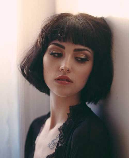 ผมบ๊อบสั้นกับหน้าม้าตรง (Credit: instagram/@agirl_shorthair)