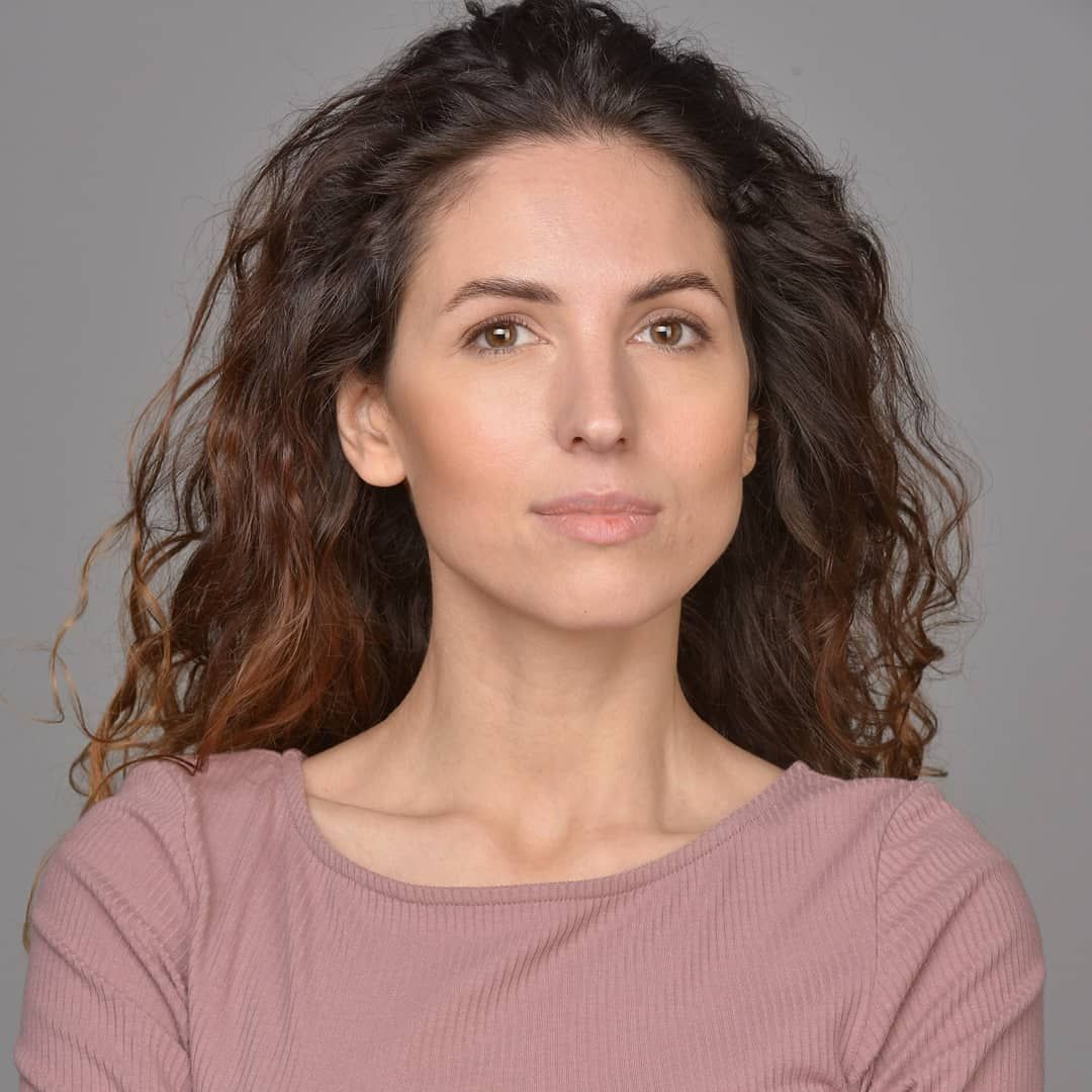 ผมหยิกไดร์เปิดหน้าผาก (Credit: instagram/@ mariya_radzivill)