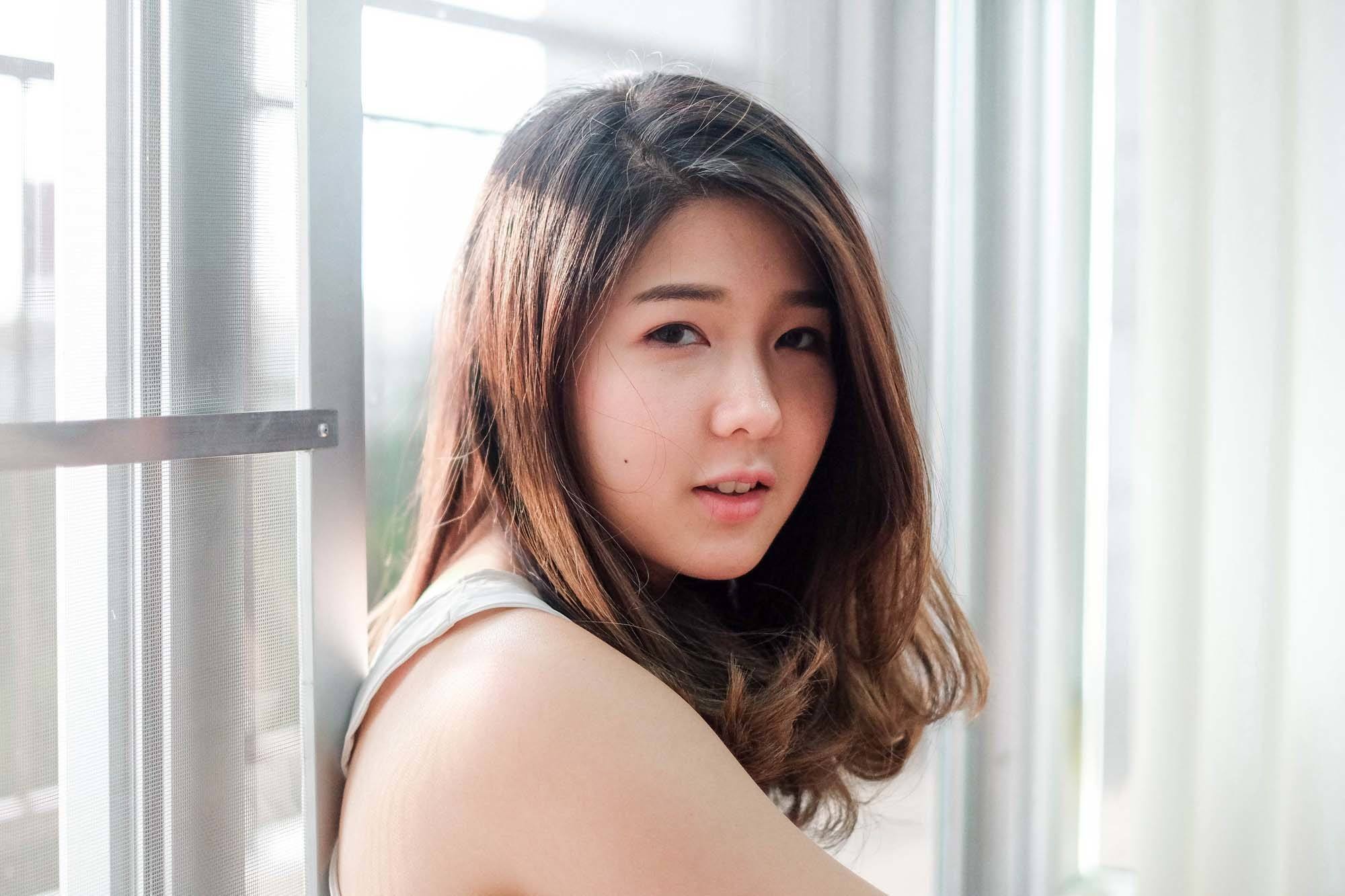 ผมยาวดัดปลายให้มีวอลลุ่มนุ่มๆ (Credit: Rex by Shutterstock)