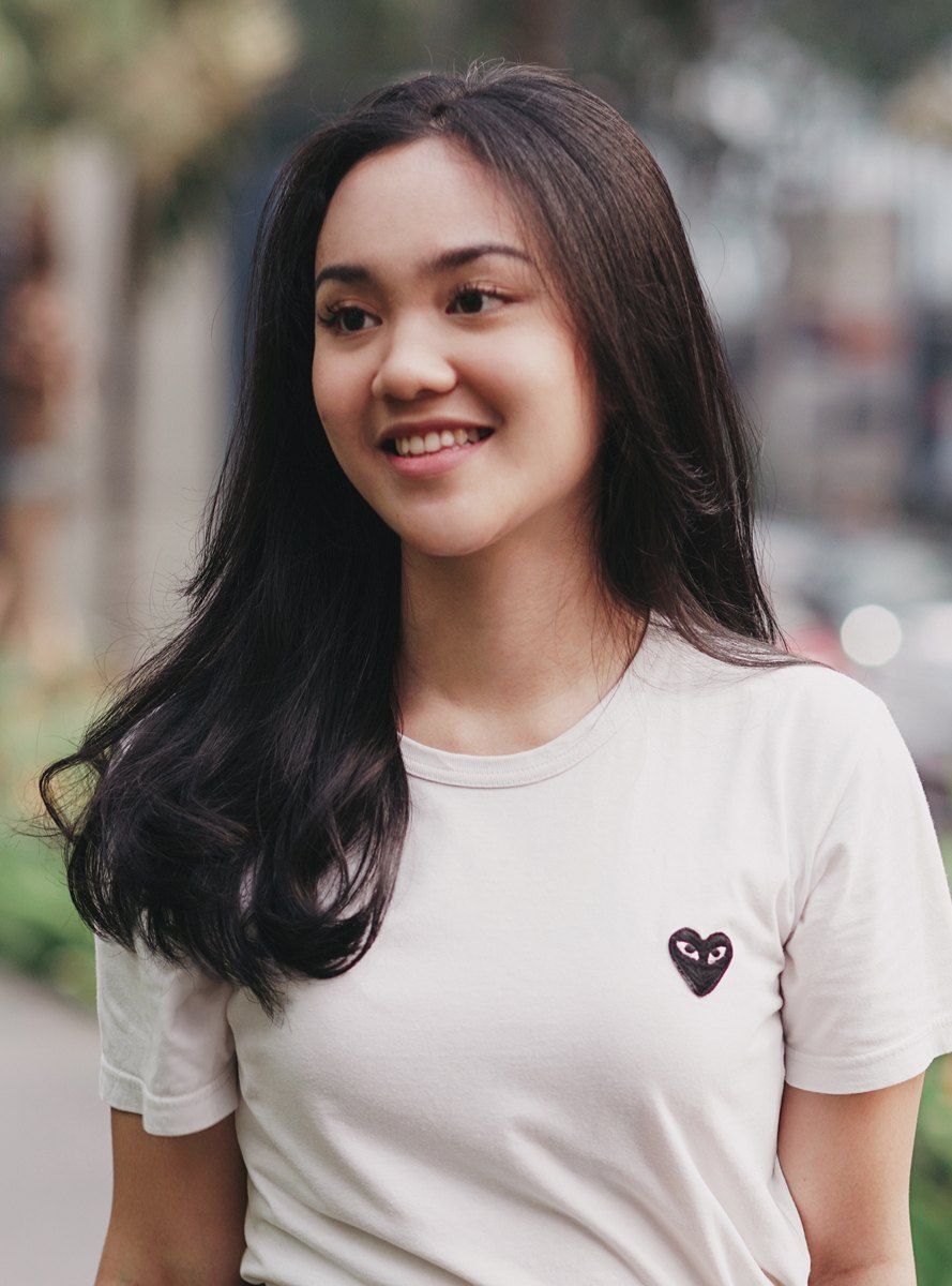 ผมยาวดัดวอลลุ่มปลายผม (Credit: Natasha Estelle)