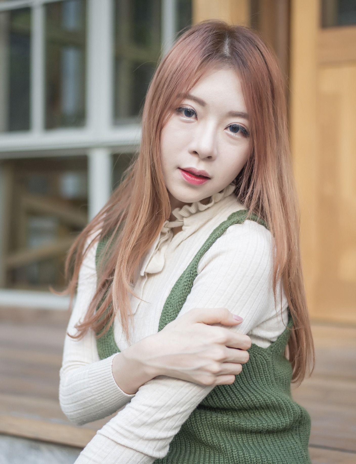 โทนสี Bambi Brown ได้รับการแนะนำโดย “Chahong” แฮร์อาร์ตติสชื่อดังจากประเทศเกาหลี (Credit: Rex by Shutterstock)