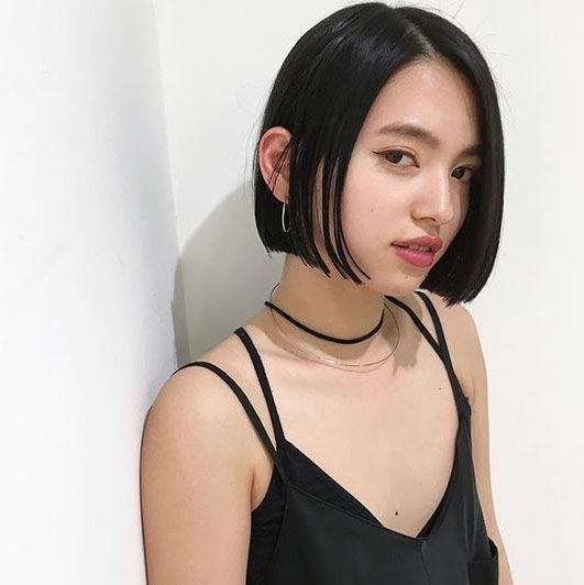 ผมสั้นแสกข้าง (Credit: Pinterest)