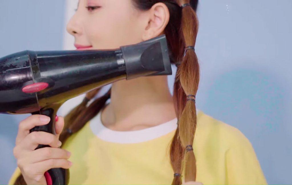 ทำผมลอนสวยๆ ด้วยหนังยาง