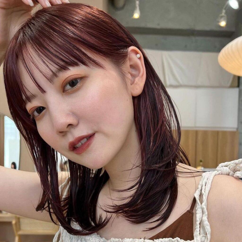 ผมสีไวน์แดงฉ่ำม่วงสำหรับผมบาง