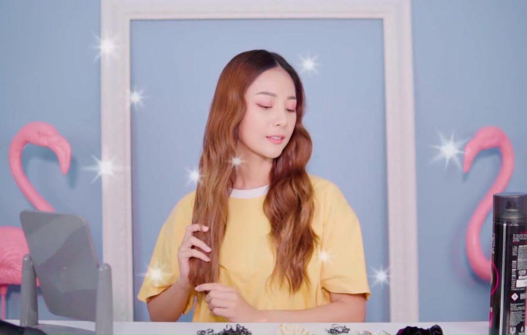 ทำผมลอนสวยๆ ด้วยหนังยาง