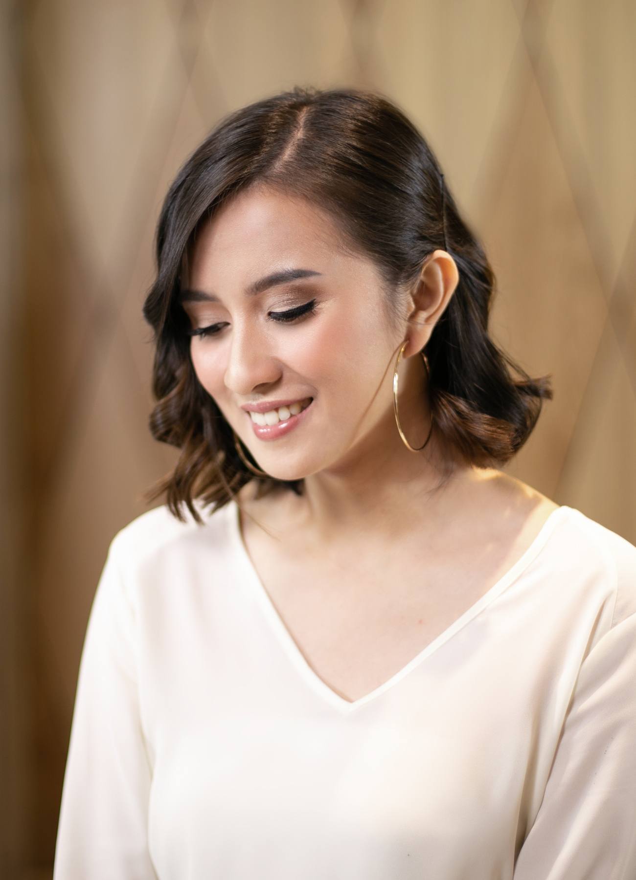 ลอนผมนุ่มๆ ลุคหวานละมุน (Credit: Natasha Estelle)