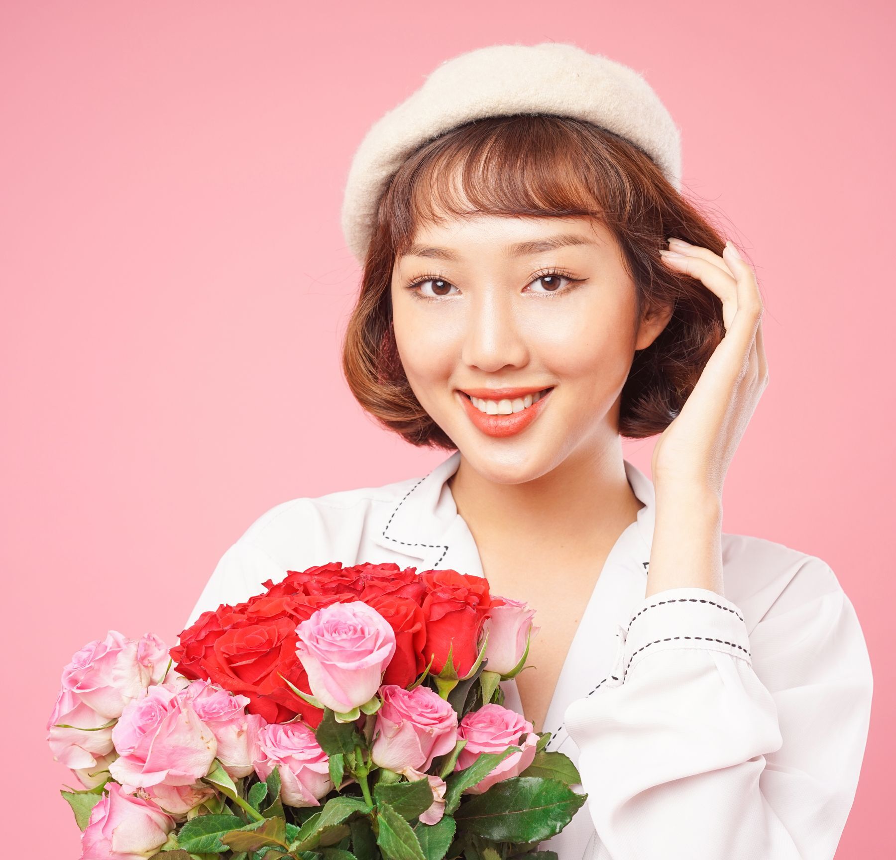 ลุคสวยหวานโรแมนติค (Credit : Shutterstock)