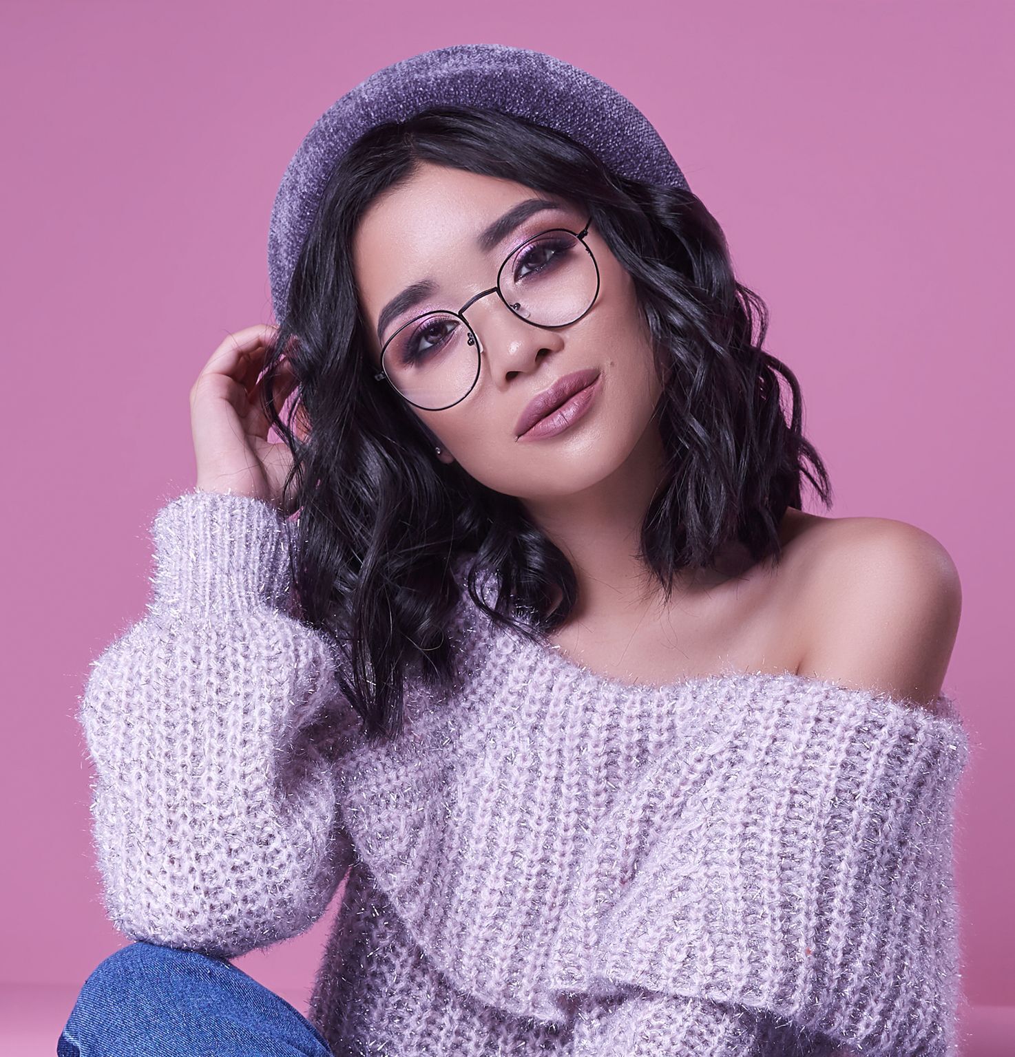 ลุคสาวเปรี้ยวเฉี่ยวชิค (Credit : Shutterstock)