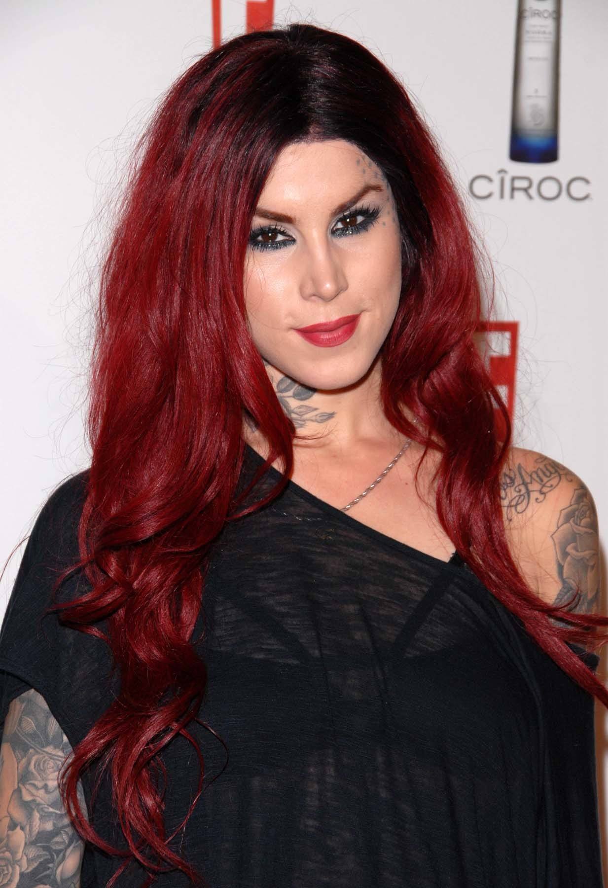 สีแดงเข้มโทนสีไวน์แดง (Credit: Rex by Shutterstock)