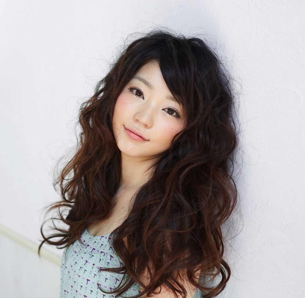 30 สไตล์ทรงผมยาวดัดลอน ที่ทำเมื่อไหร่ก็สวยได้ไม่หลุดเทรนด์