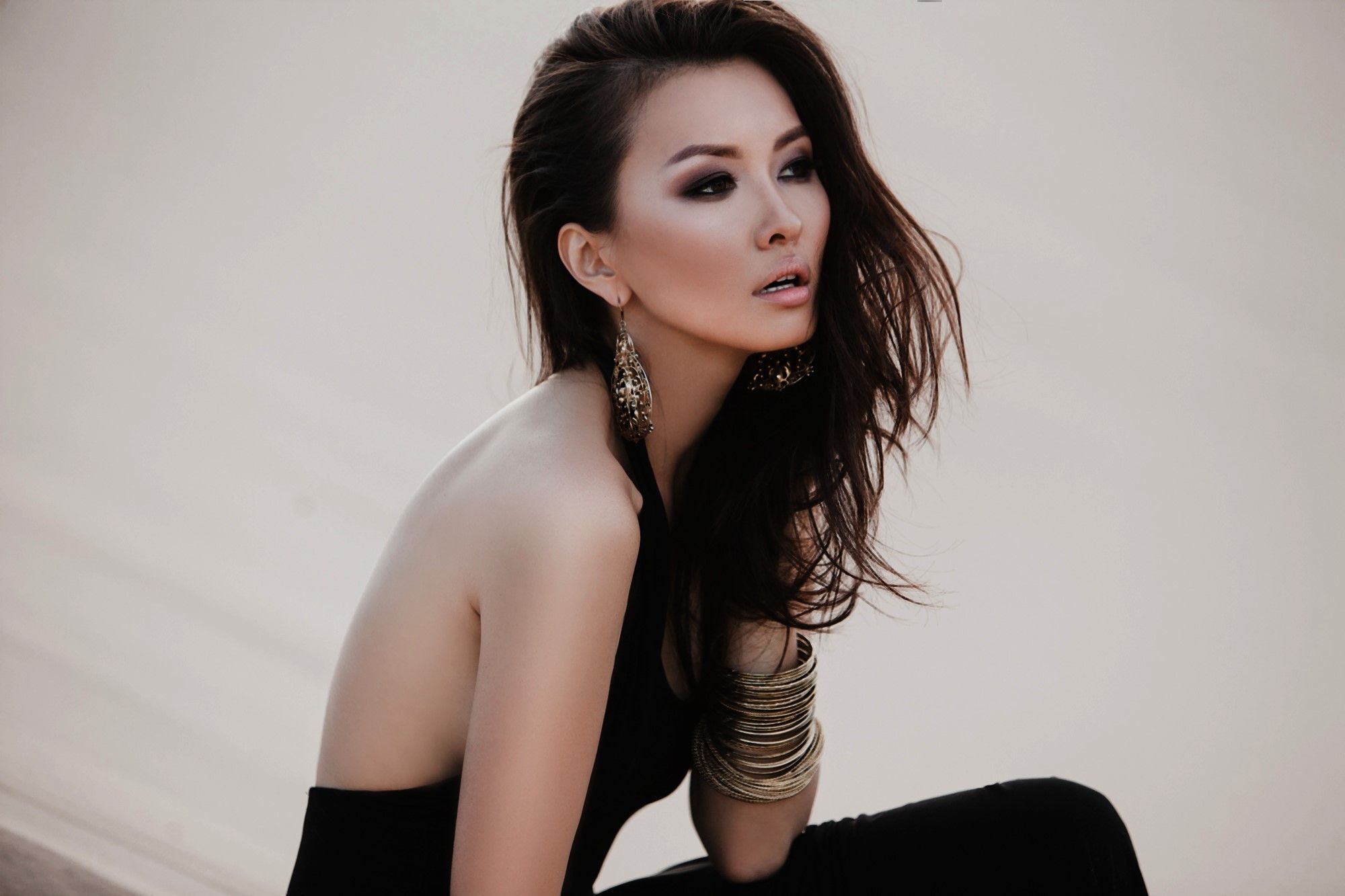 30 สไตล์ทรงผมยาวดัดลอน ที่ทำเมื่อไหร่ก็สวยได้ไม่หลุดเทรนด์