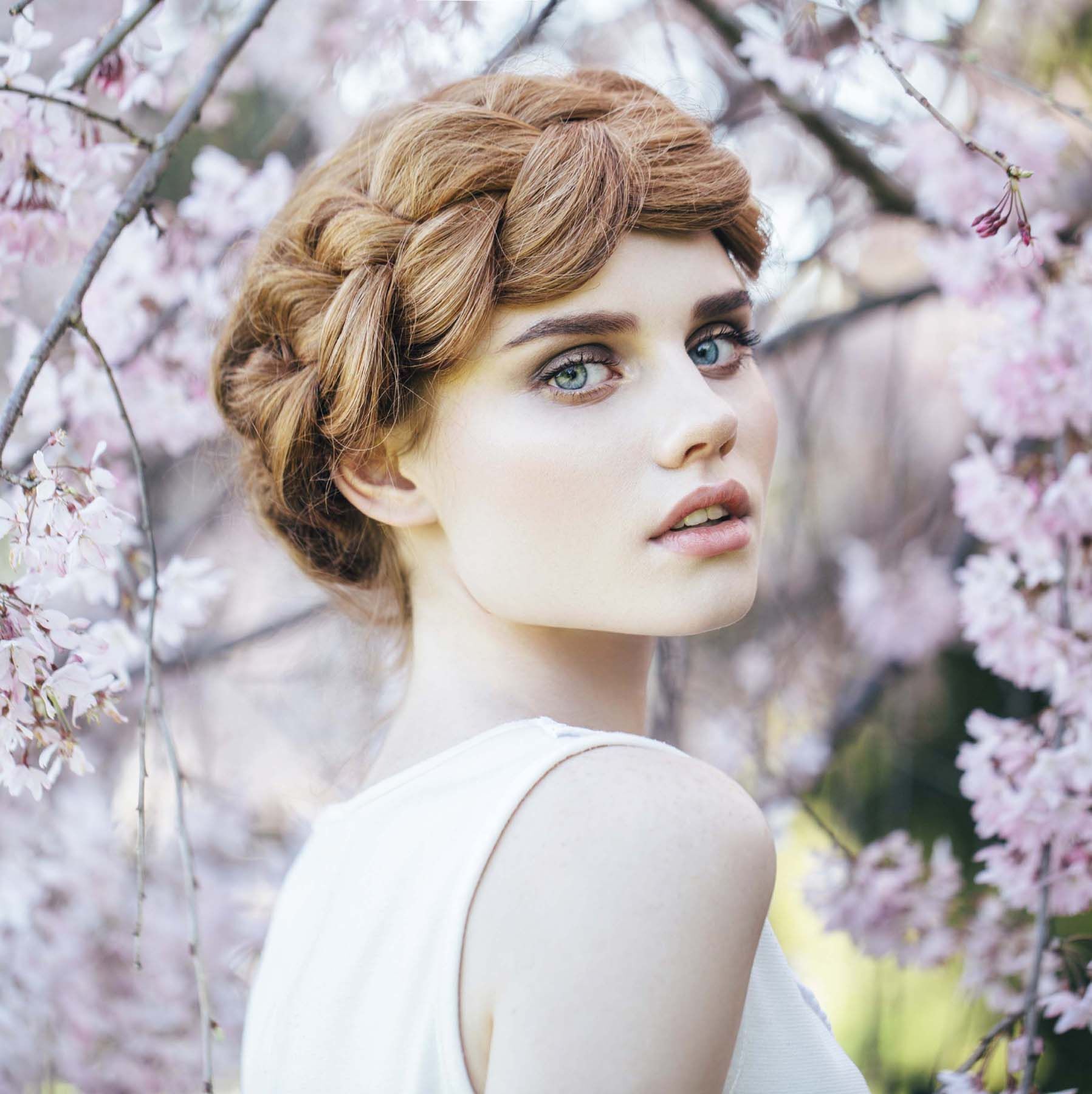 เปียคาดมงกุฎ (Halo braids) (Credit: Rex by Shutterstock)