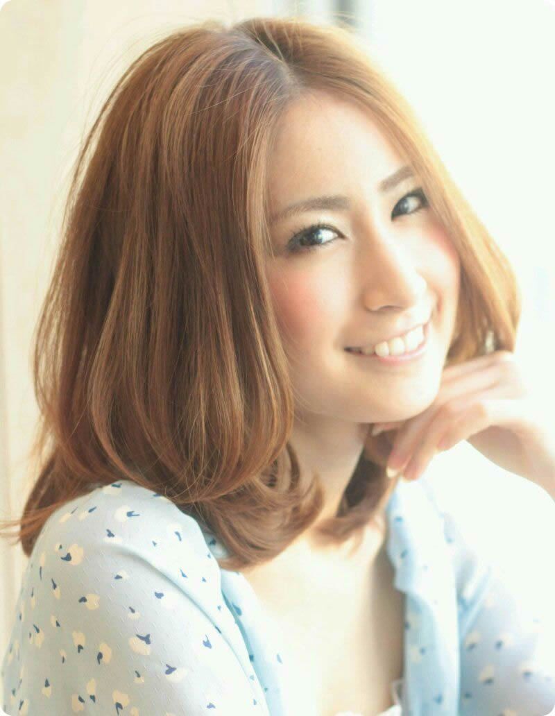 ไอเดียทำสีผมน้ำตาลซินนาม่อน เฉดน้ำตาลฟุ้งๆ ให้ความรู้สึกสวยเป็นธรรมชาติ