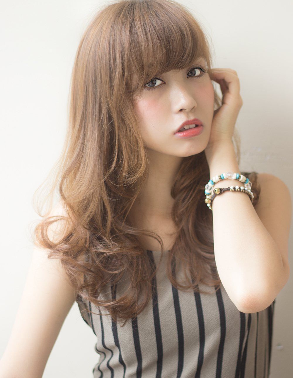 ไอเดียทำสีผมน้ำตาลซินนาม่อน เฉดน้ำตาลฟุ้งๆ ให้ความรู้สึกสวยเป็นธรรมชาติ