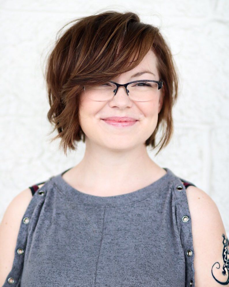 ทรงผมบ๊อบเลเยอร์เสมอคางสไลด์ข้างแสกลึกม้วนลอน