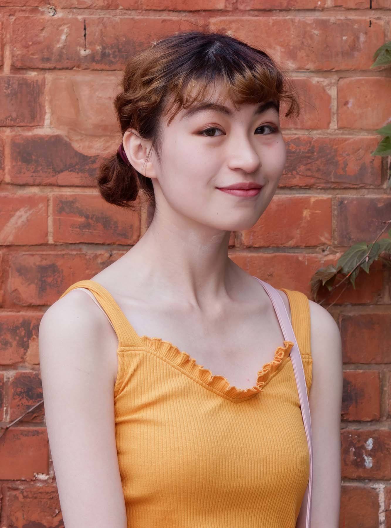 ดัดผมม้าเล็กน้อย ช่วยลดเหลี่ยม และเพิ่มความหวาน (Credit: Rex by Shutterstock)