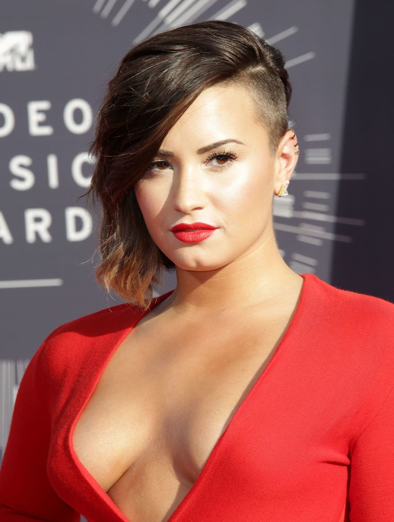 ชวนสาวๆ มาสะบัดลุคให้เป็นสาวมั่น ด้วยสไตล์ทรงผมอันเดอร์คัตสำหรับผู้หญิง