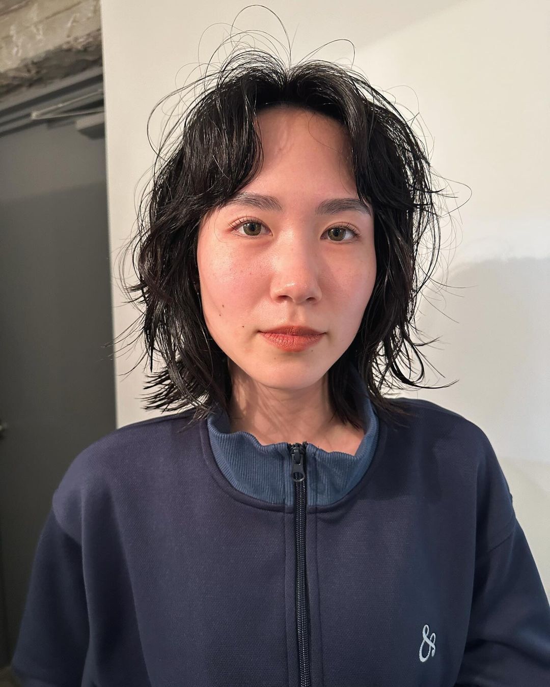 ผมหน้าม้าไดร์ยกโคนยกหน้าผากสูงขึ้น