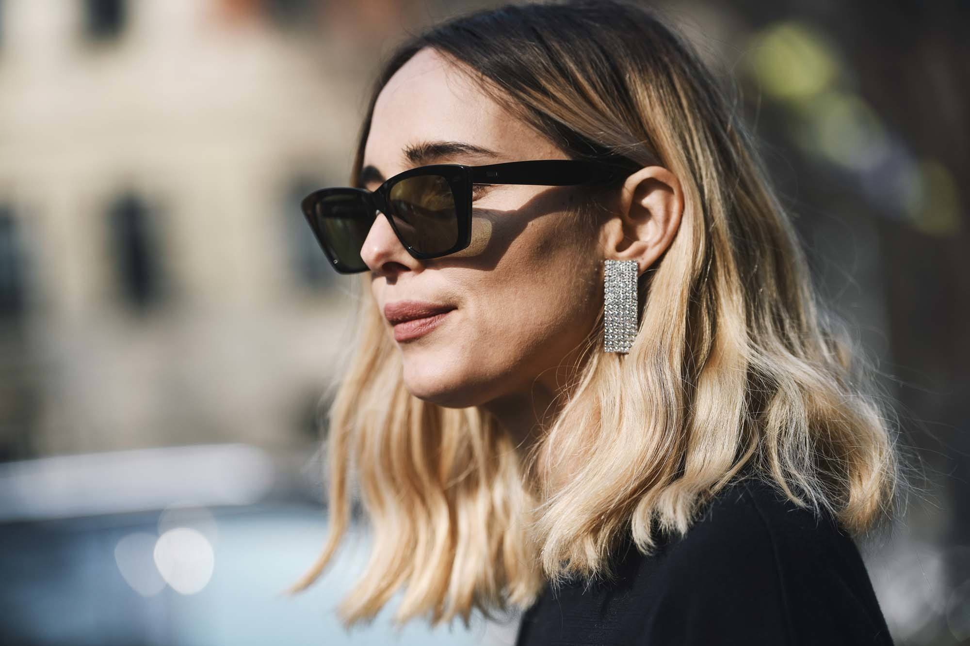 บ๊อบยาวประบ่ามีวอลลุ่มเบาๆ ดูเป็นธรรมชาติ (Credit: Rex by Shutterstock)