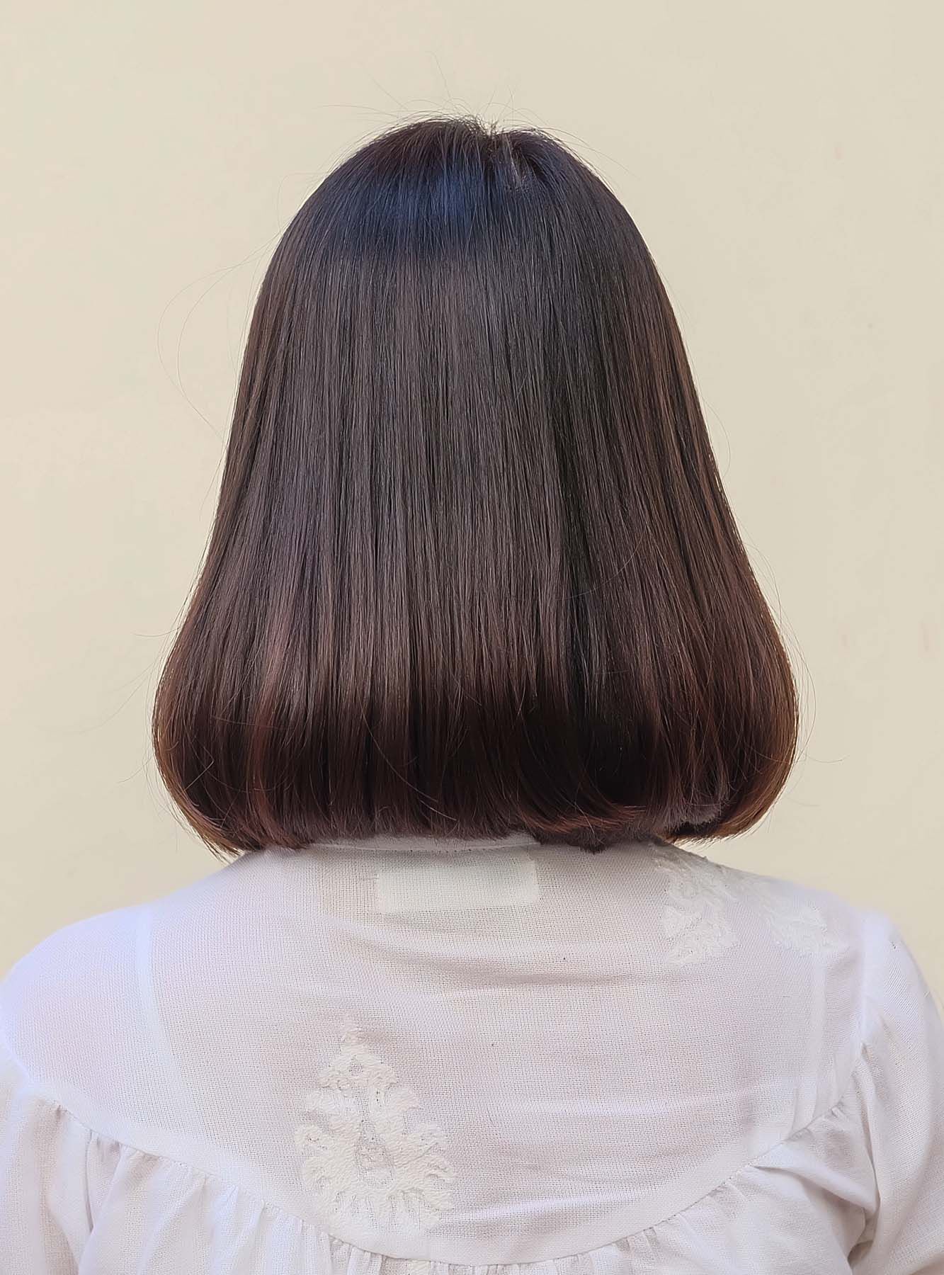 ผมบ๊อบประบ่า ช่วงต้นคอ ปลายหนาและงุ้มเข้า (Credit: Rex by Shutterstock)