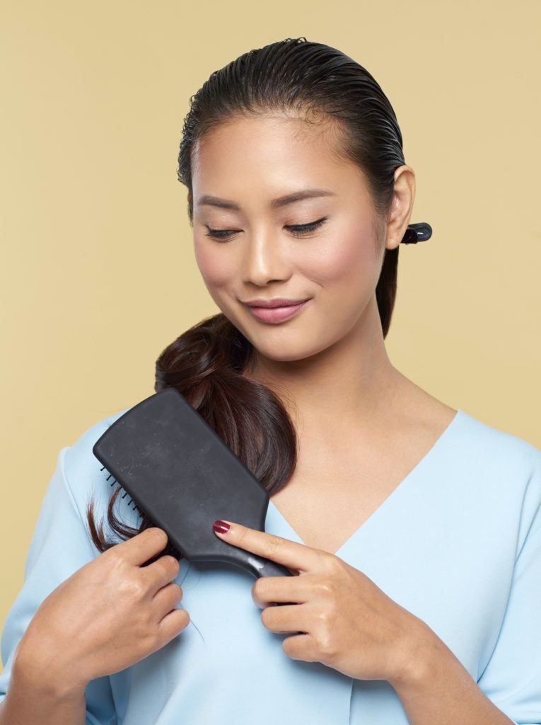 ทรงผมเว็ทลุค Wet look ทรงผมหวีเสยผู้หญิง ผมยาว ทรงผมออกงาน