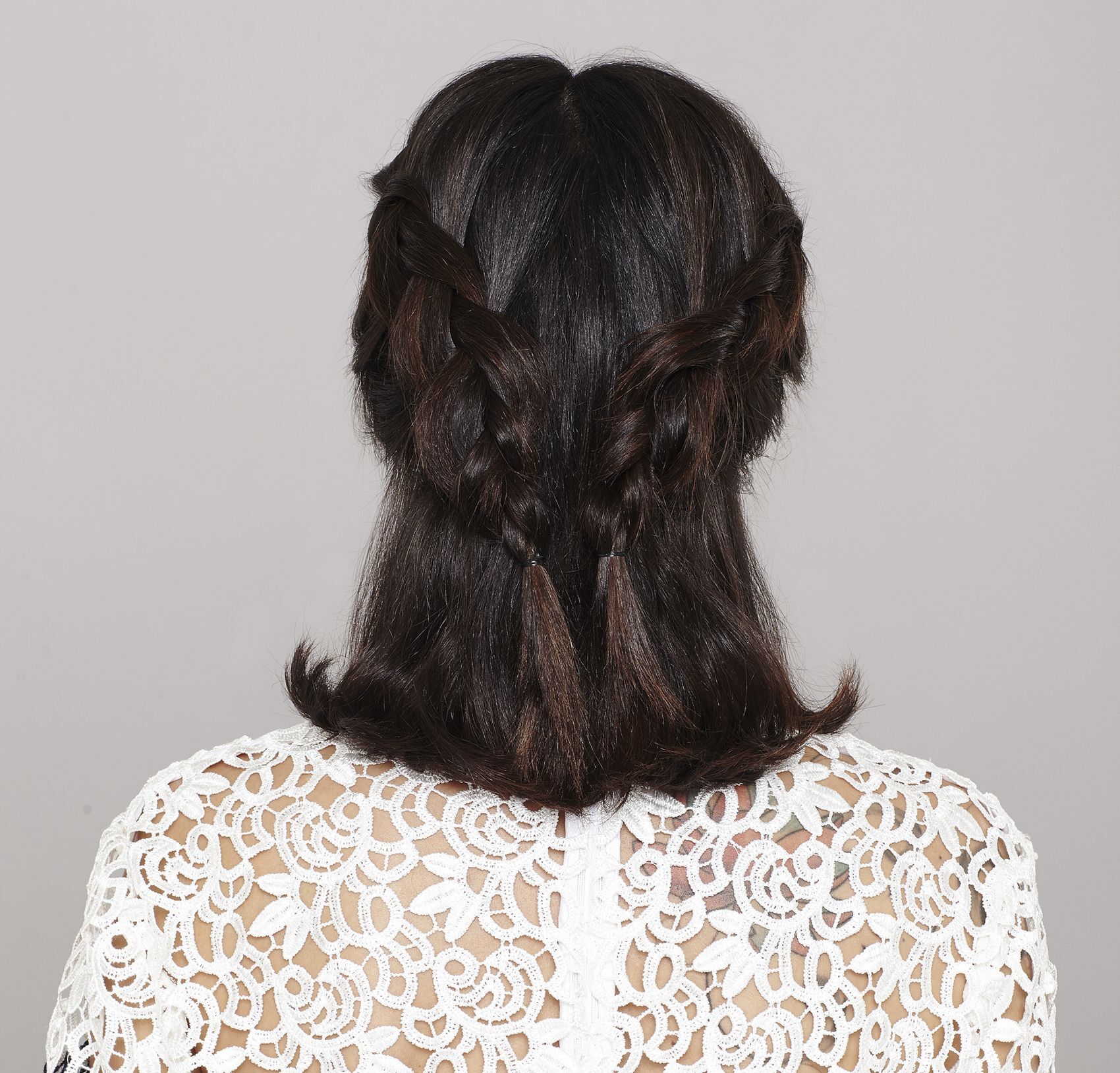 หลายสไตล์มัดผมครึ่งหัว ไอเดียทำผมน่ารักๆ ง่ายๆ สำหรับวันอยู่บ้าน