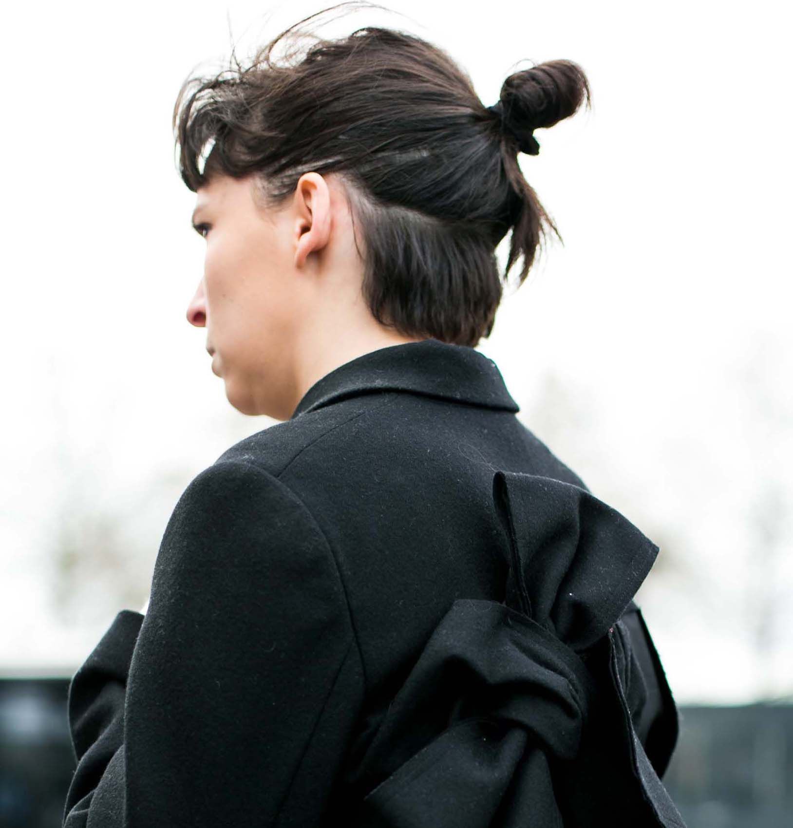 หลายสไตล์มัดผมครึ่งหัว ไอเดียทำผมน่ารักๆ ง่ายๆ สำหรับวันอยู่บ้าน