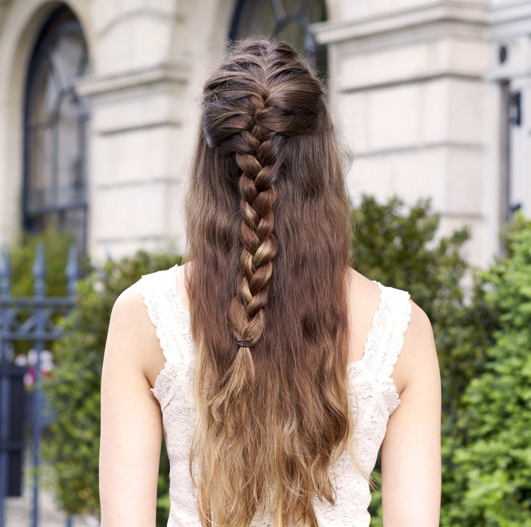 หลายสไตล์มัดผมครึ่งหัว ไอเดียทำผมน่ารักๆ ง่ายๆ สำหรับวันอยู่บ้าน