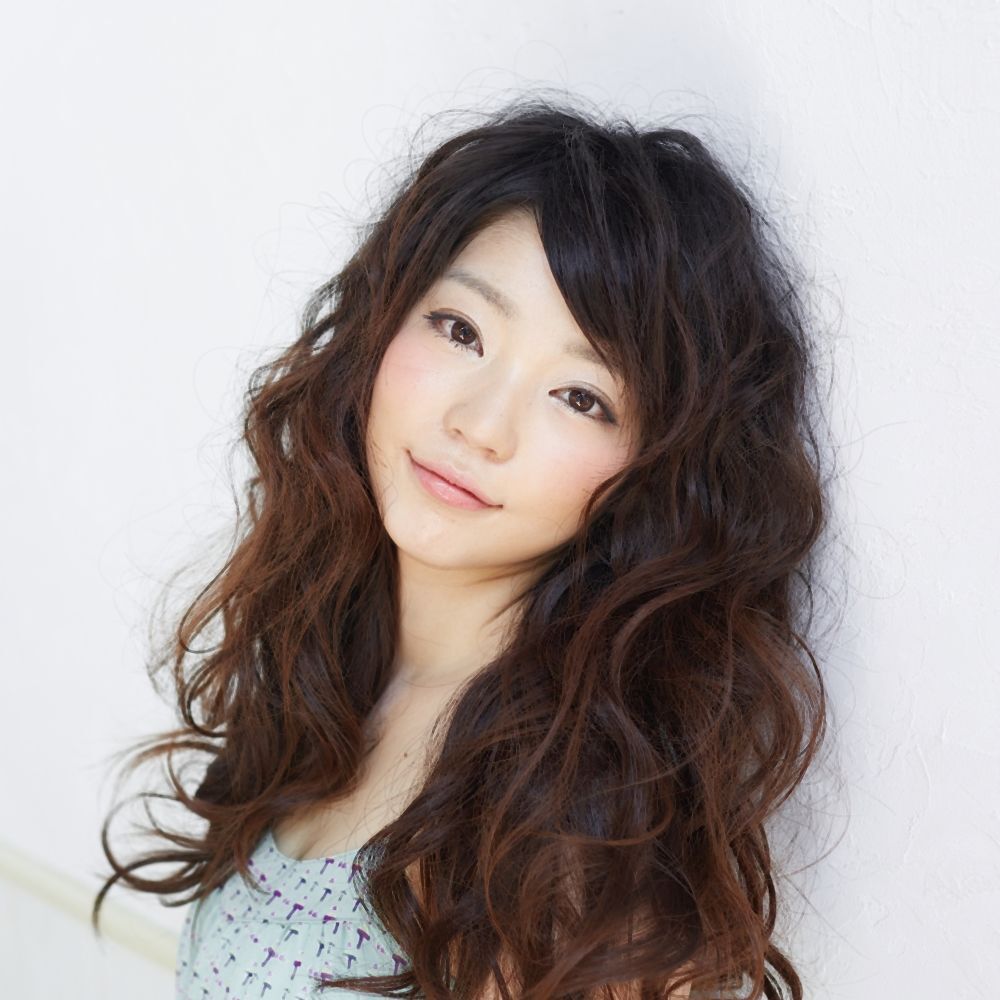 ทรงผมวินเทจดัดลอนเมอร์เมด แบบพองฟู  (credit: shutter stock)