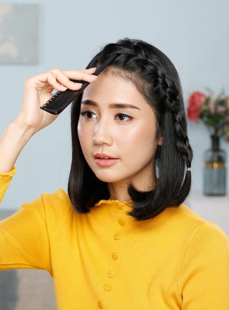 ผู้หญิงเอเชียผมสั้นถักเปีย