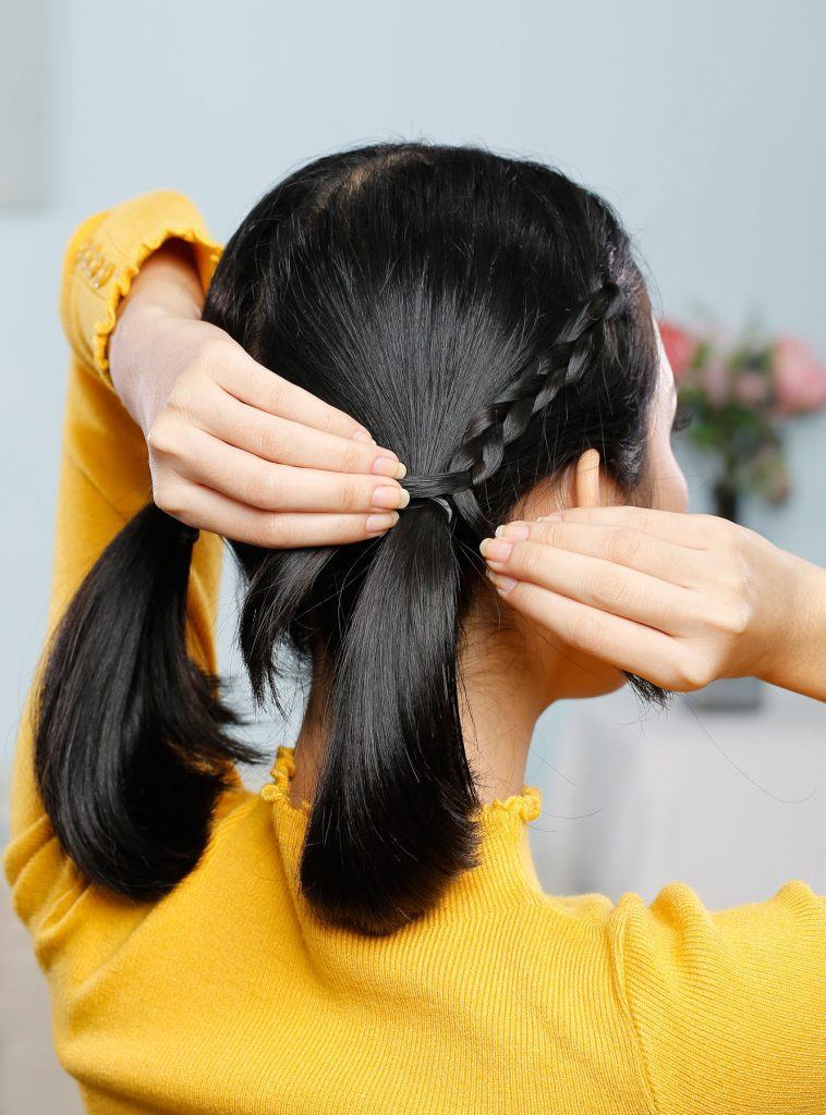 ผู้หญิงเอเชียผมสั้นถักเปีย