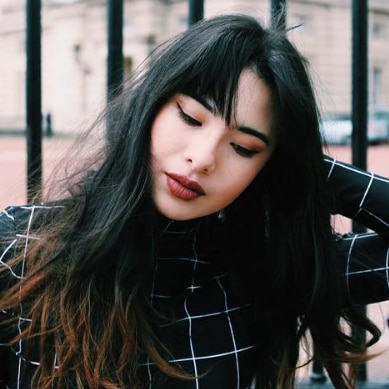 มสีดำย้อมปลายสีน้ำตาล หน้าม้าปัดข้าง