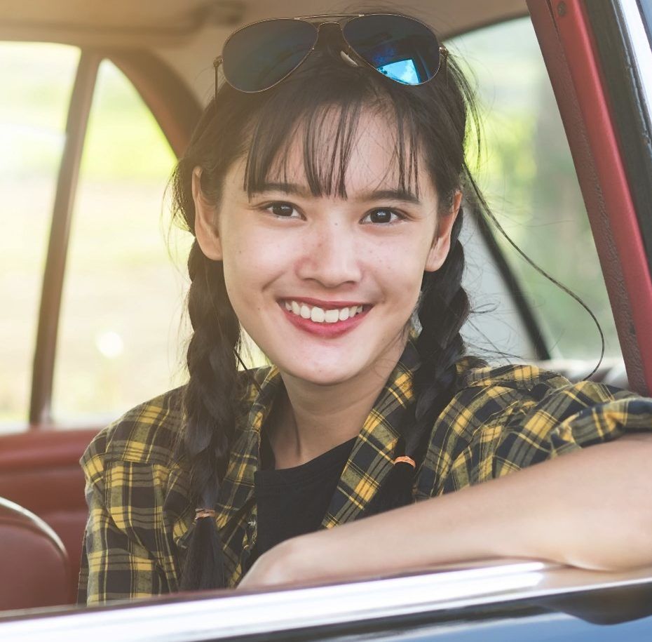 หน้าม้าซีทรูกับผมเปีย (Credit: Shutter Stock)