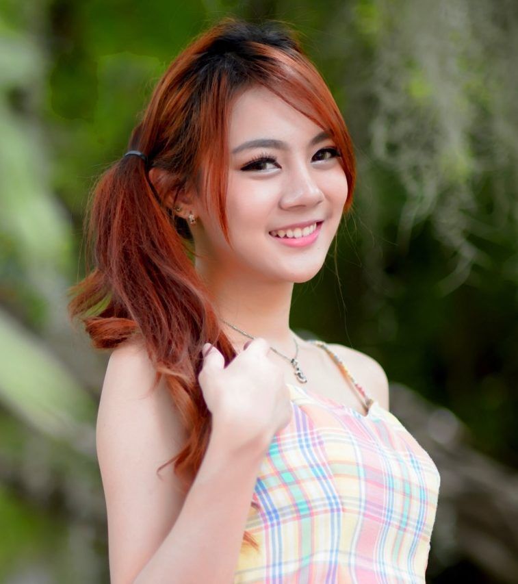 ผมหน้าม้าแสกกลาง (Credit: Shutter Stock)