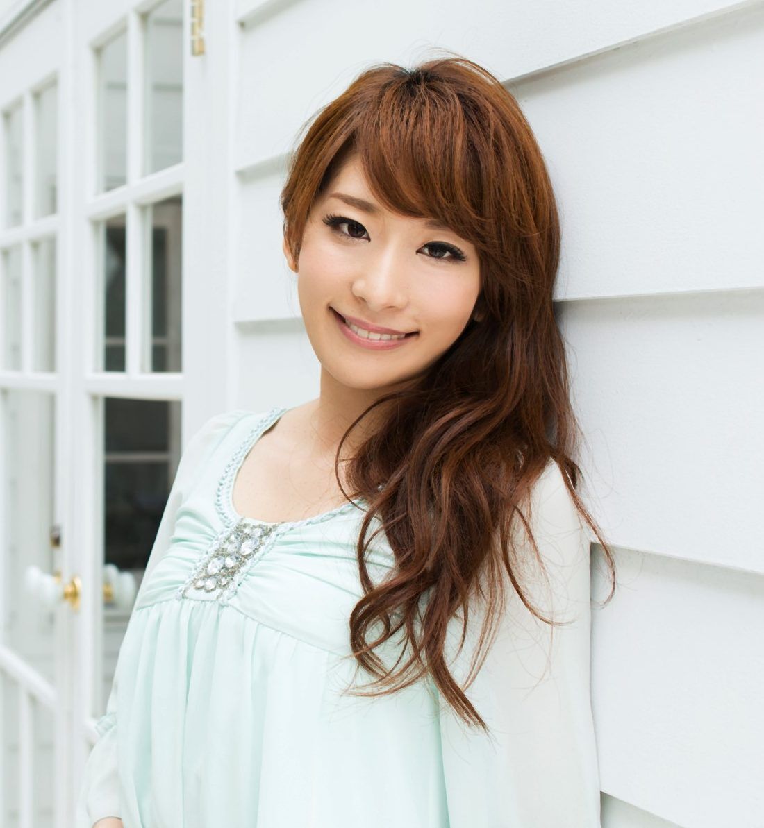 ทรงผมหน้าม้าปัดข้างสไลด์ (Credit: Shutter Stock)