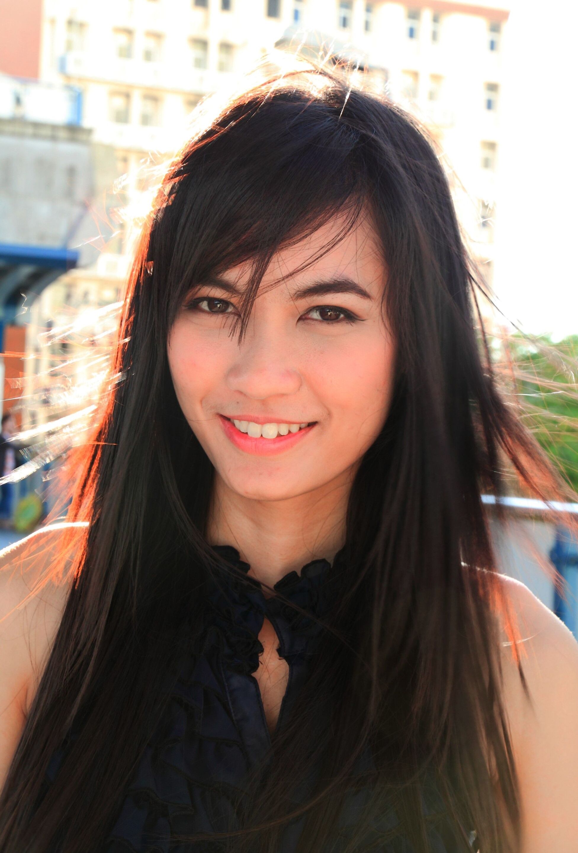 ทรงผมยาวกับหน้าม้ายาว (Credit: Shutter Stock)